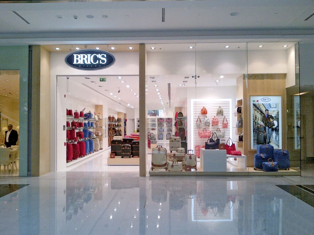 BRIC'S Luggage Store in Italy